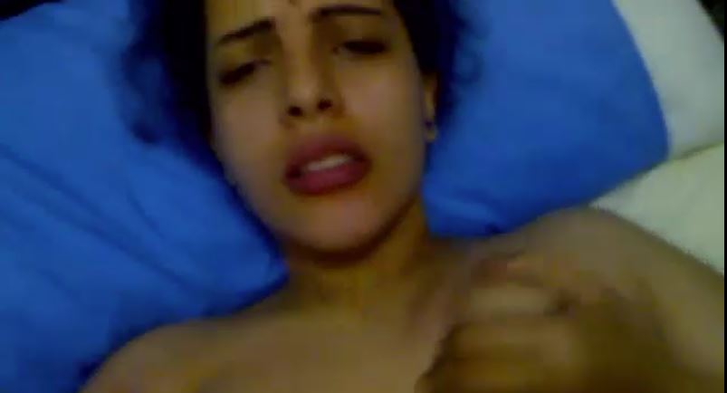 عنتيل مصري فشخ كس مراته الممحونة نيك